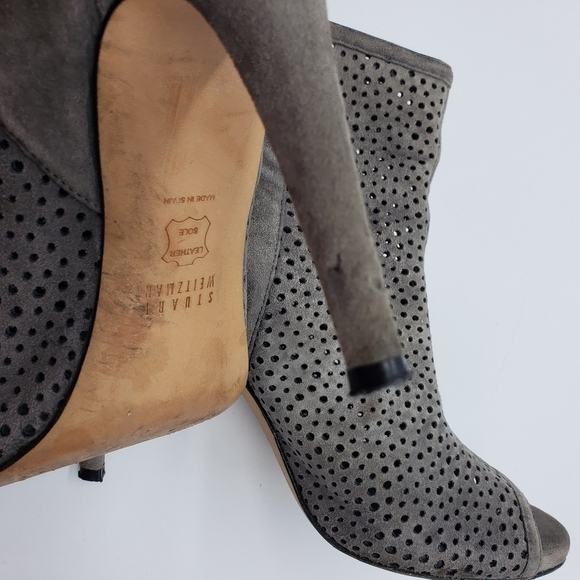 Stuart Weitzman Women US 8 Grey Heeled Bootie Suede Laser Cut Open Toe Heel Zip - Picture 4 of 13